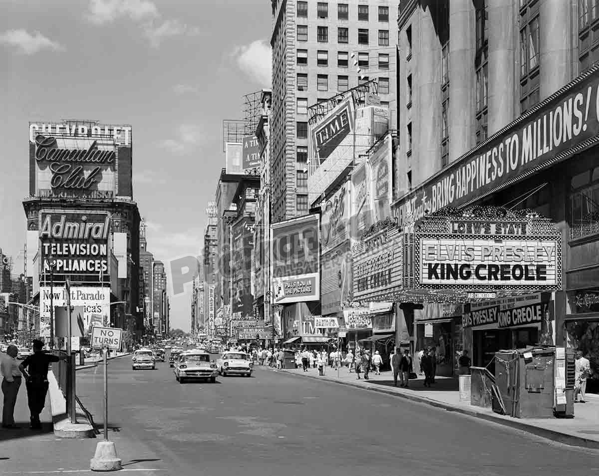 1950s TIMES SQUARE NYC USA - Pickawall