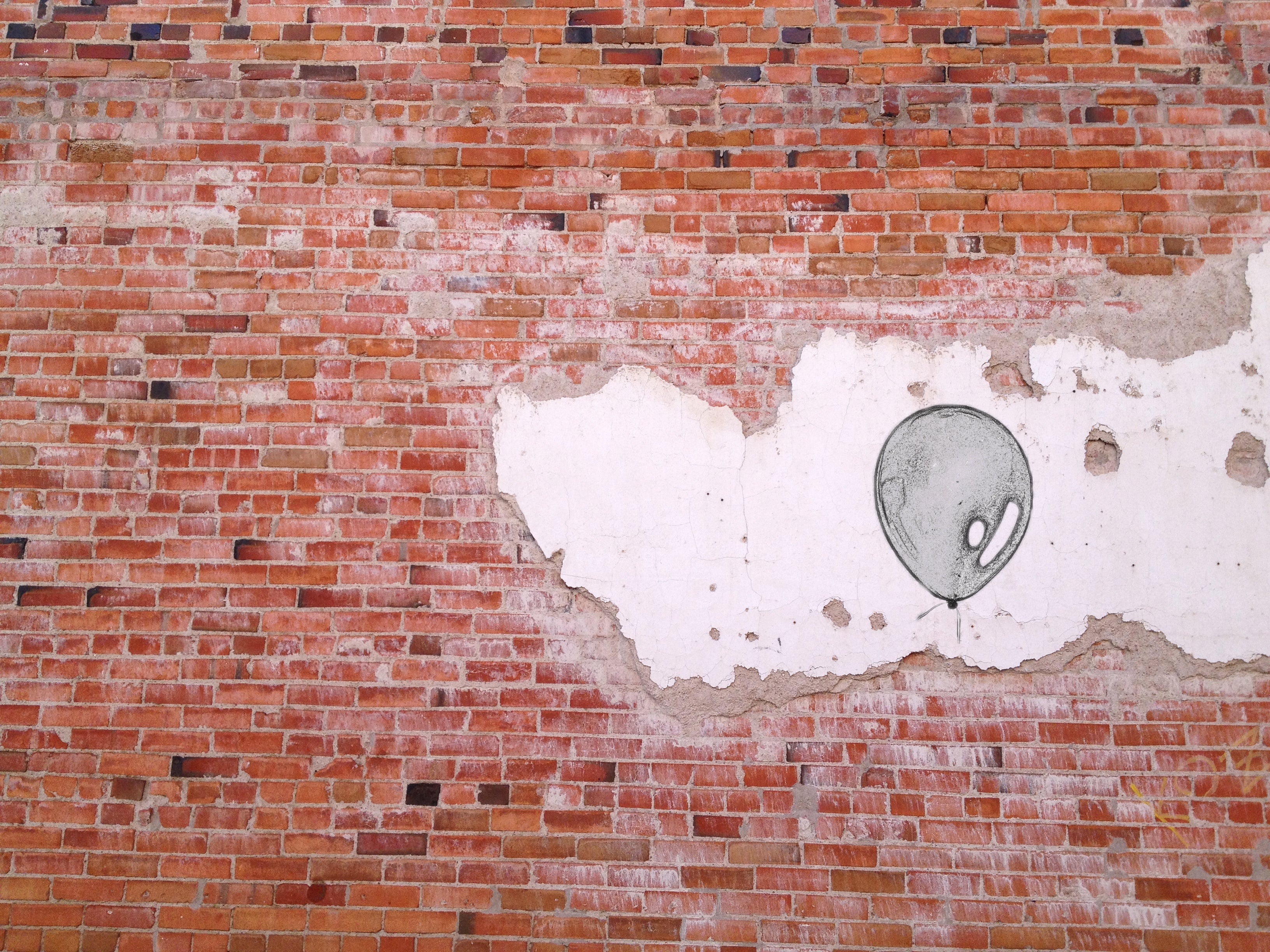 Balloon sketch on urban wall