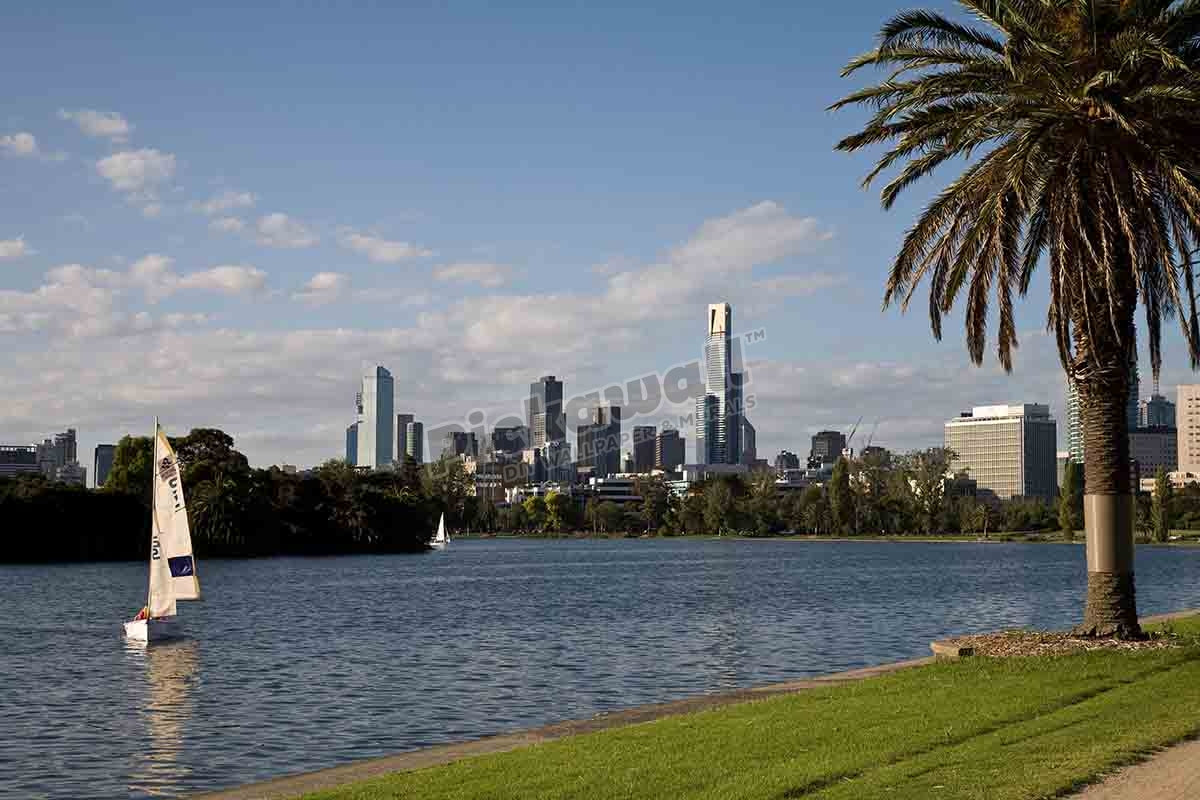Melbourne skyline, Albert Park Lake