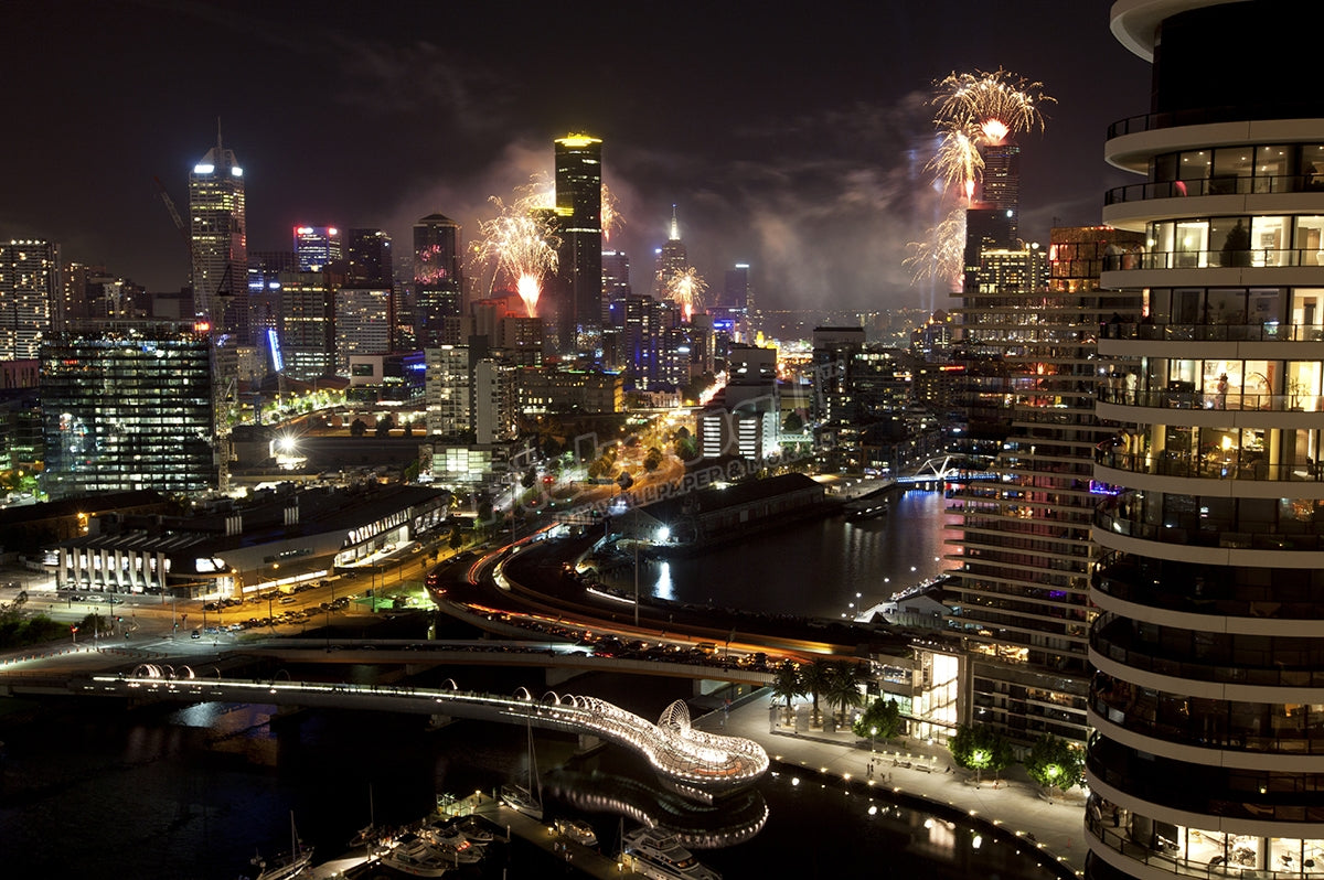 Melbourne fireworks over Yarra river