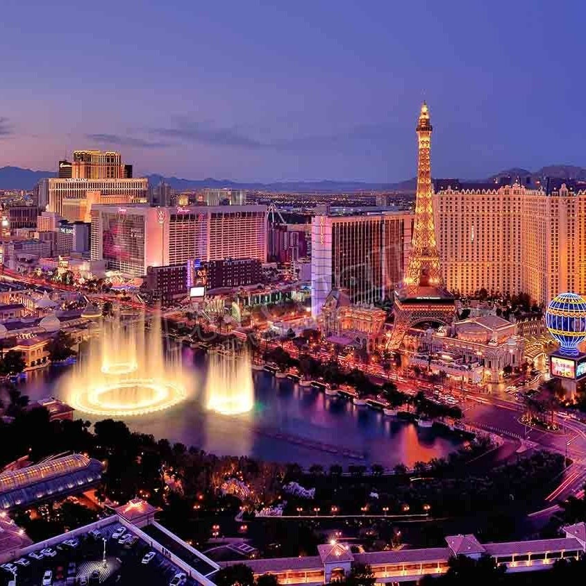 Las Vegas, illuminated cityscape with Fountains of Bellagio - Pickawall