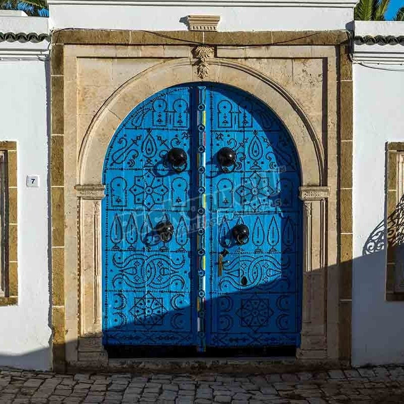Traditional painted door of the Medina. - Pickawall