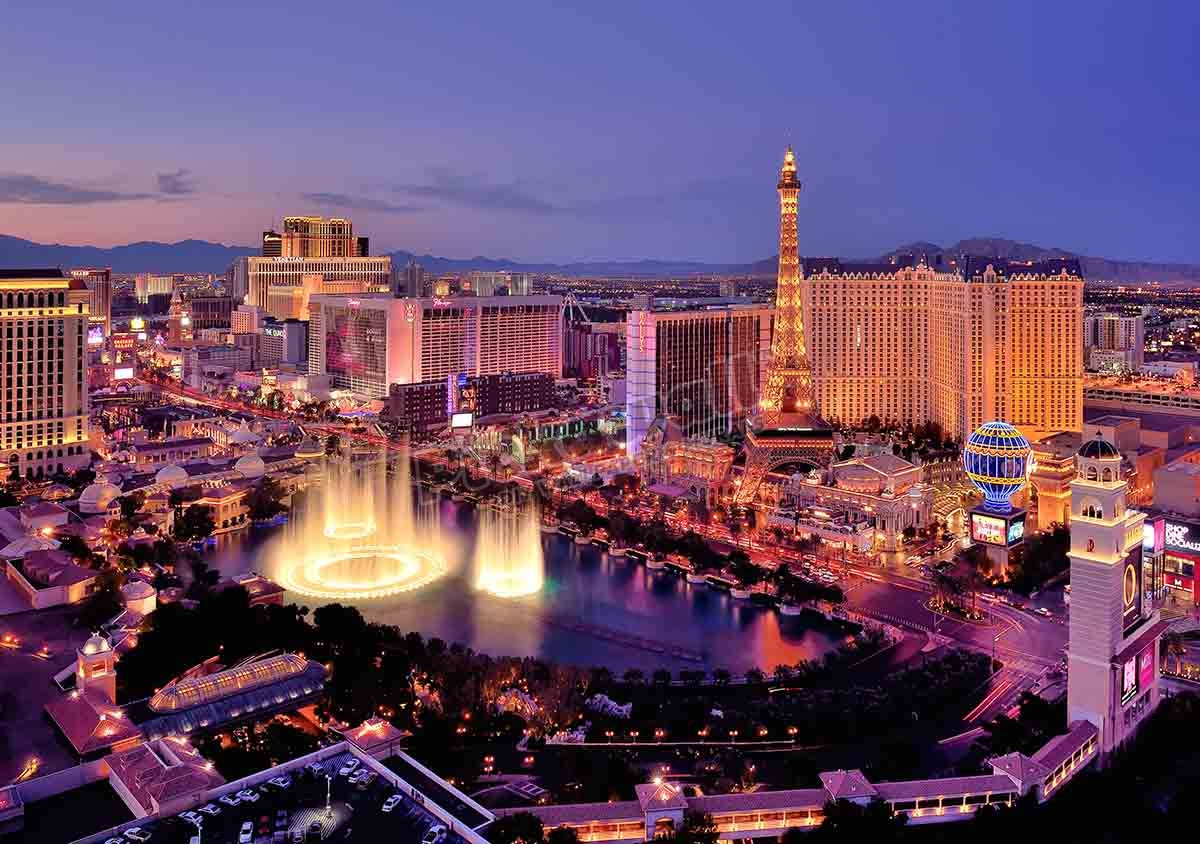 Las Vegas, illuminated cityscape with Fountains of Bellagio