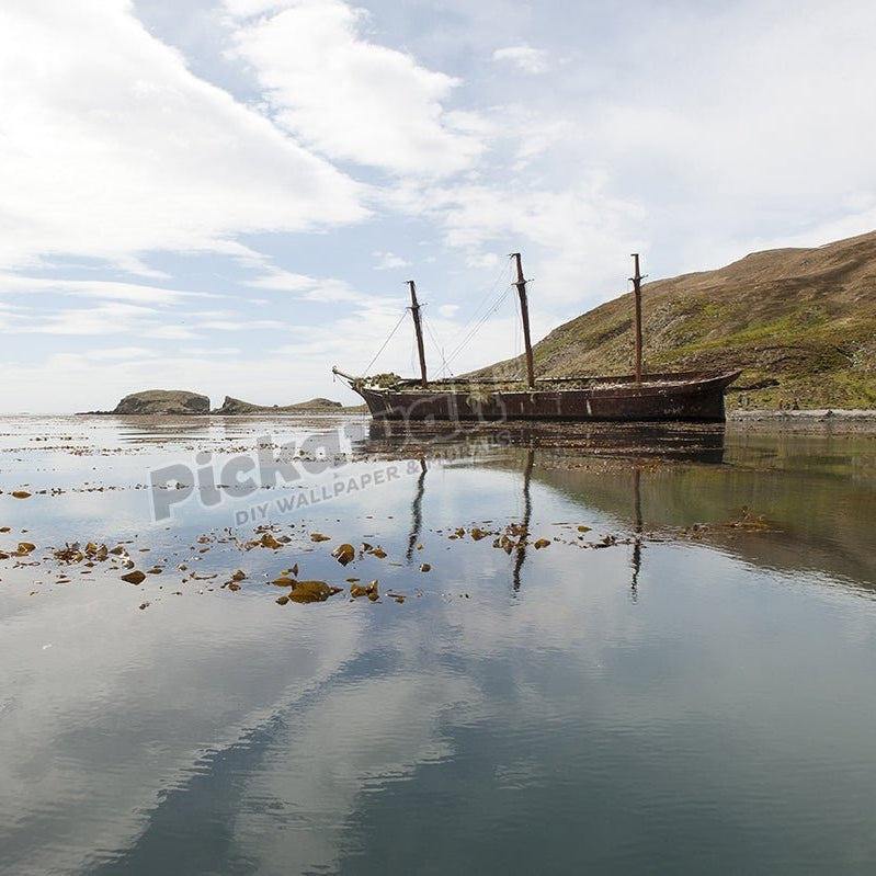 Abandoned Boat - Pickawall