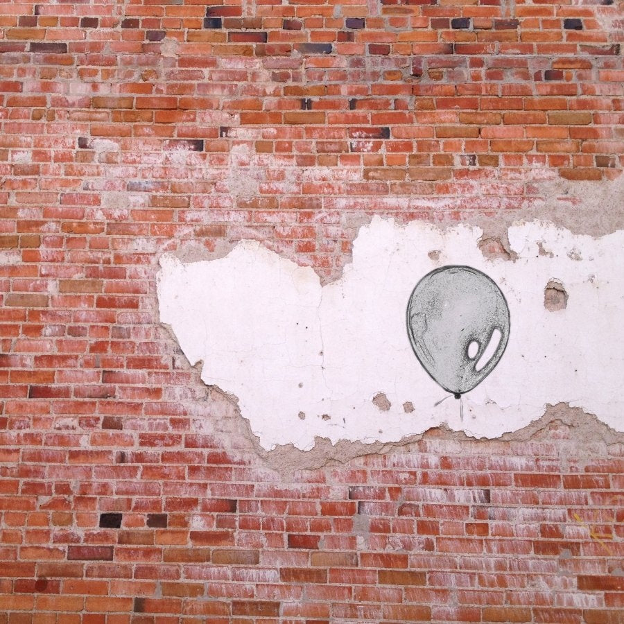 Balloon sketch on urban wall - Pickawall