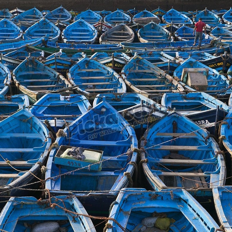 Boats moored very close together - Pickawall