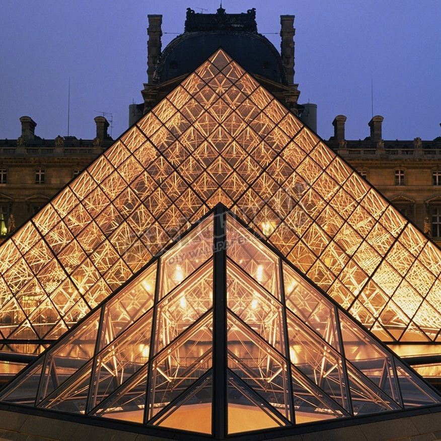 France, Paris, Louvre, Pyramid illuminated - Pickawall