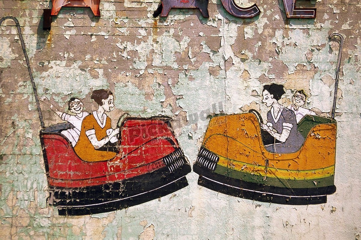 Peeling Amusement park' - Pickawall
