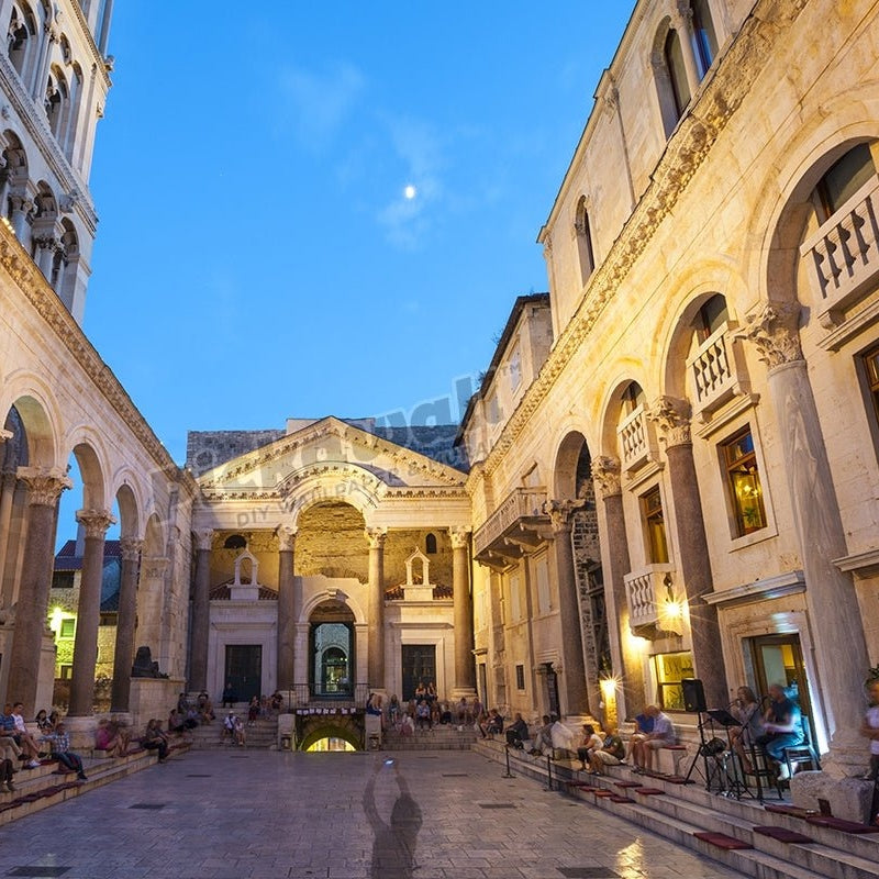 Peristyle illuminated at dusk, Split - Pickawall
