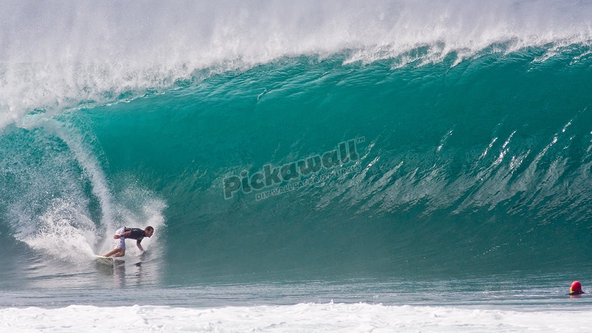 Surfer and surf photographer at Pipeline - Pickawall